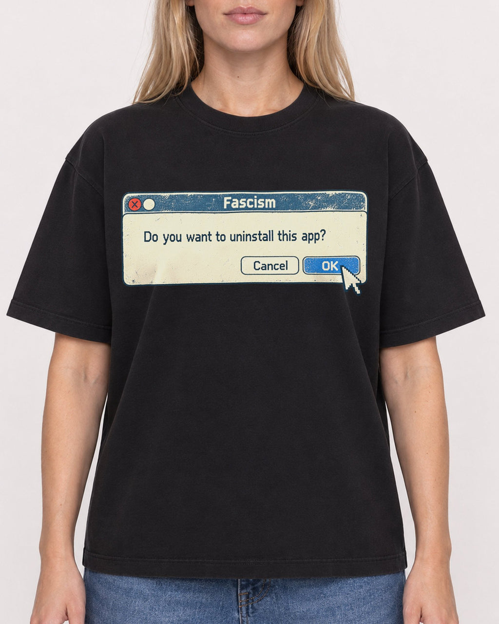 Mockup Boxy Heavyweight Tee Black female close-up 08