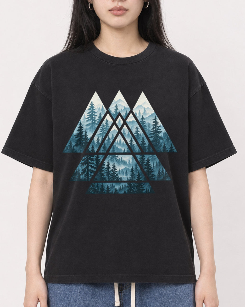 Mockup Boxy Heavyweight Tee Black female close-up 01