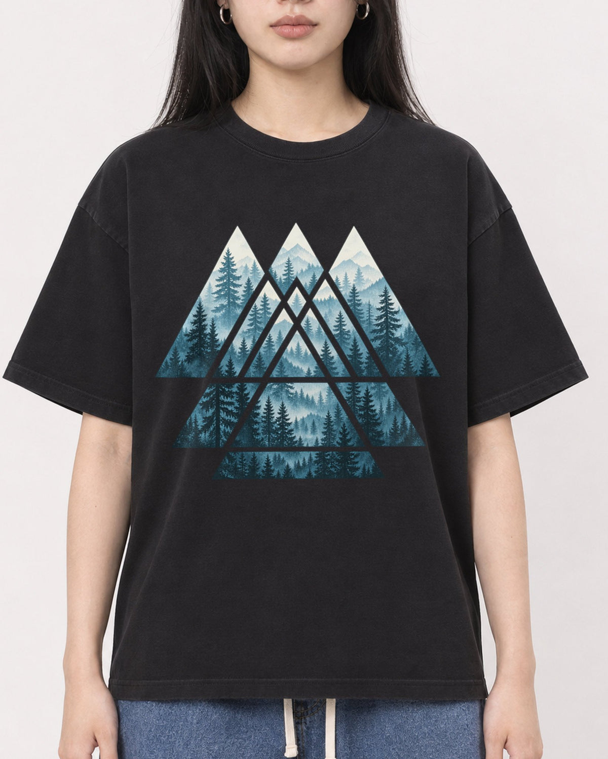 Mockup Boxy Heavyweight Tee Black female close-up 01