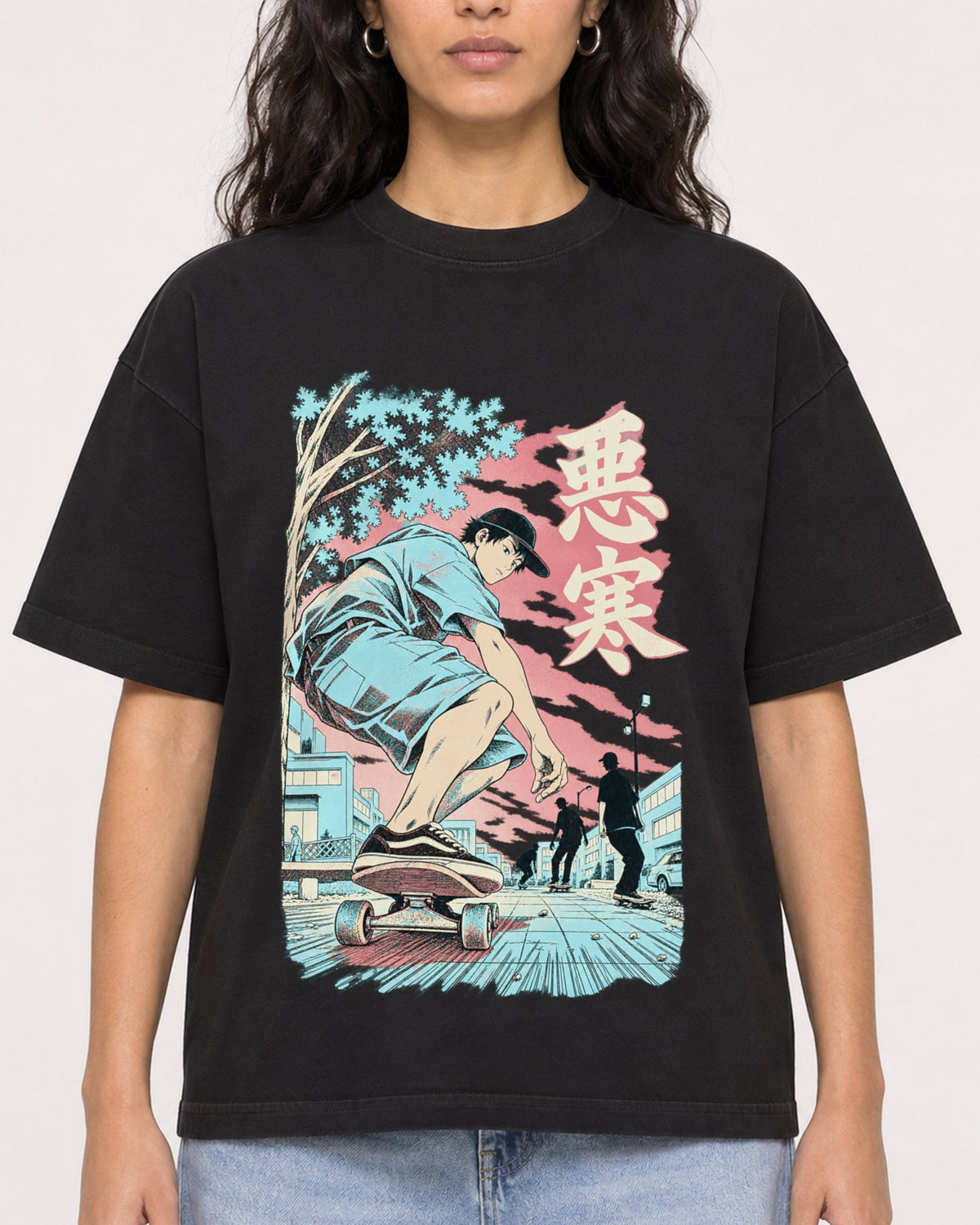 Mockup Boxy Heavyweight Tee Black female close-up 07