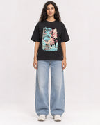 Mockup Boxy Heavyweight Tee Black female full-body 07