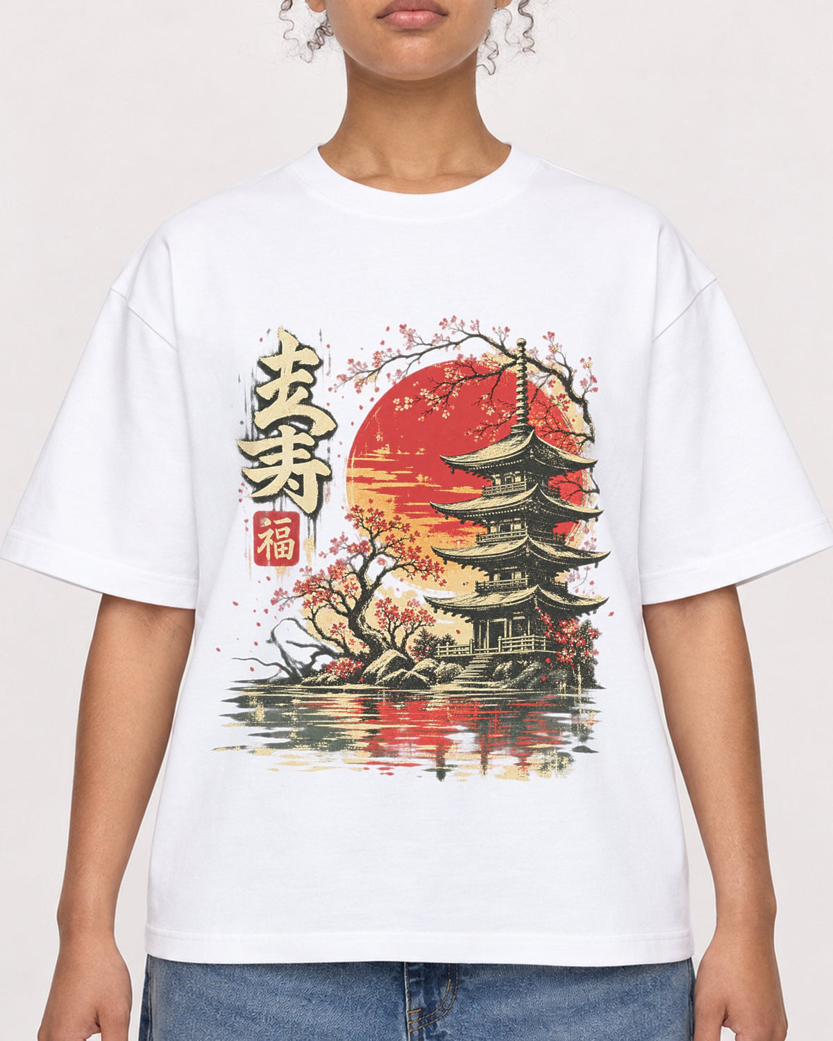 Mockup Boxy Heavyweight Tee White female close-up 20