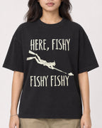 Mockup Boxy Heavyweight Tee Black female close-up 02