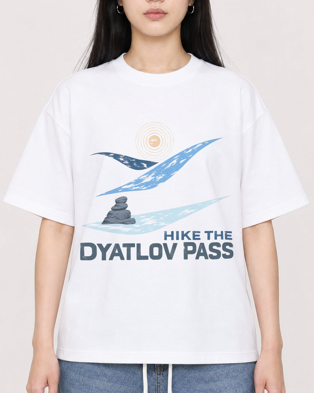 Mockup Boxy Heavyweight Tee White female close-up 01
