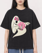 Mockup Boxy Heavyweight Tee Black female close-up 01