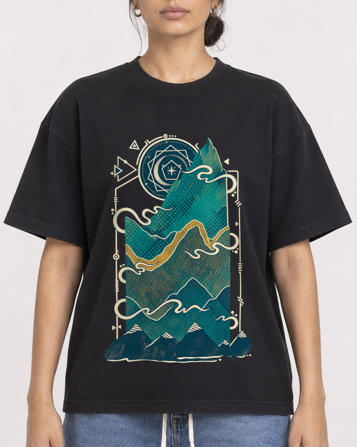 Mockup Boxy Heavyweight Tee Black female close-up 17
