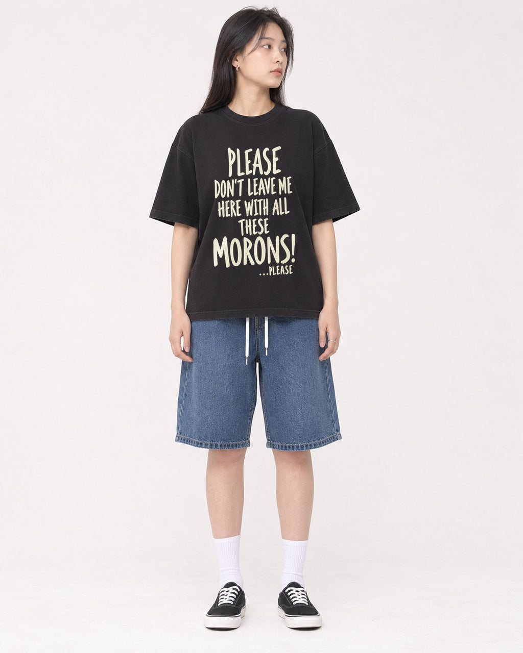 Mockup Boxy Heavyweight Tee Black female full-body 01