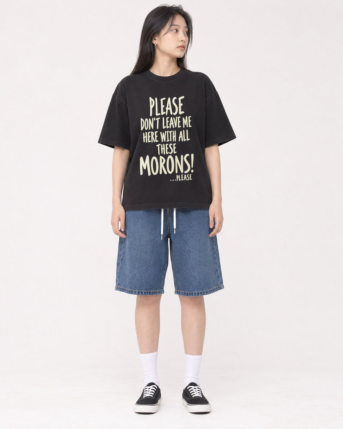 Mockup Boxy Heavyweight Tee Black female full-body 01
