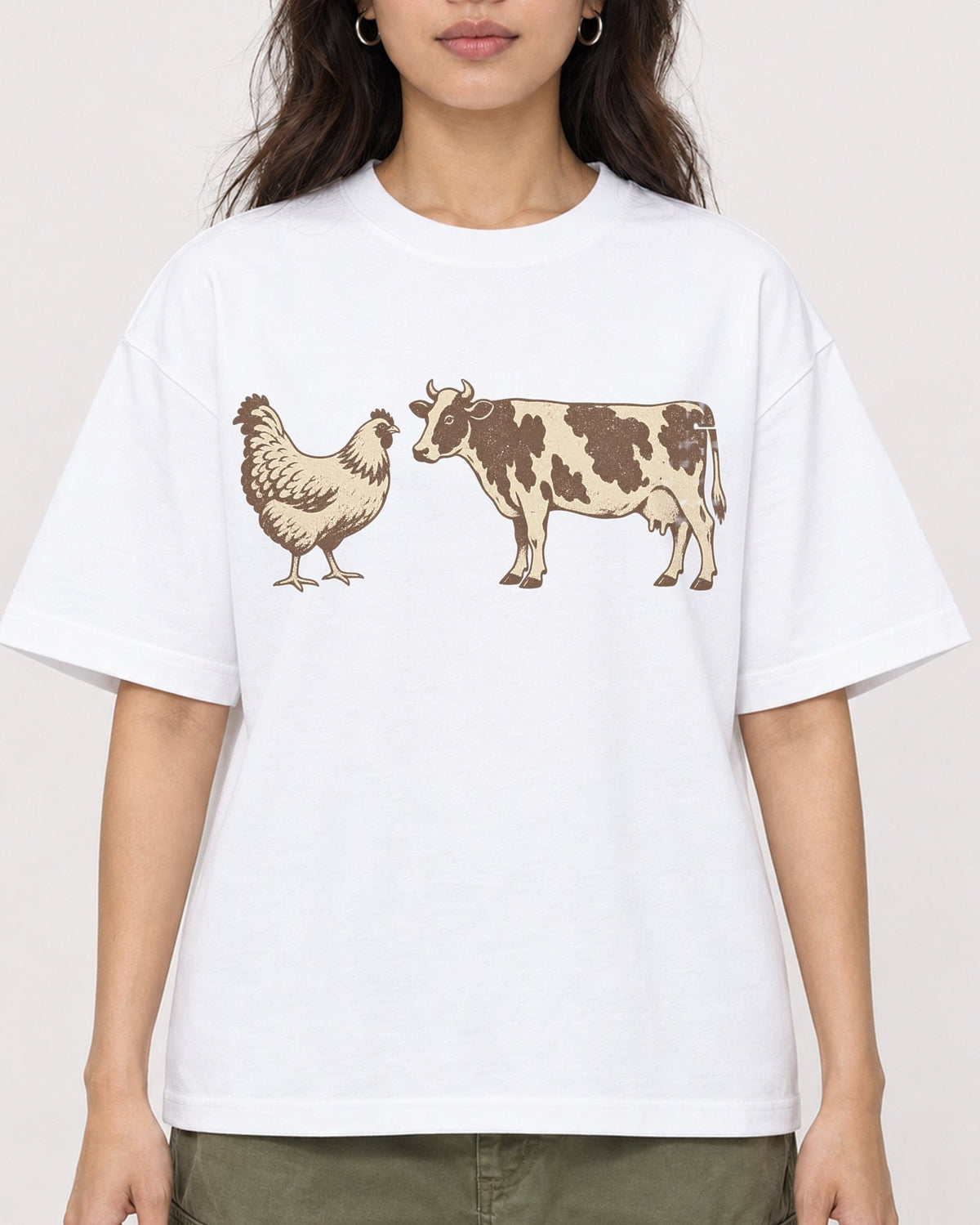 Mockup Boxy Heavyweight Tee White female close-up 02