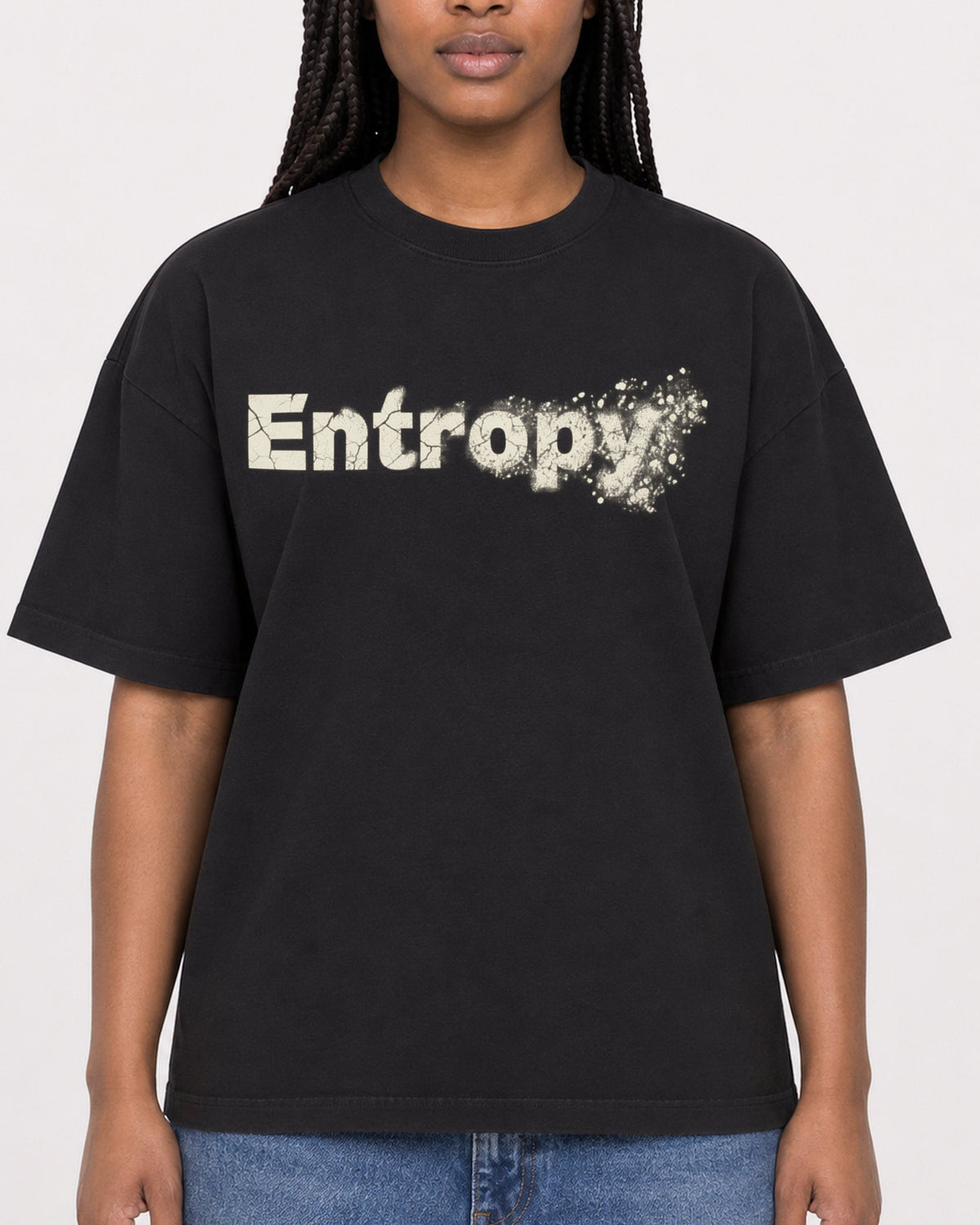 Mockup Boxy Heavyweight Tee Black female close-up 04