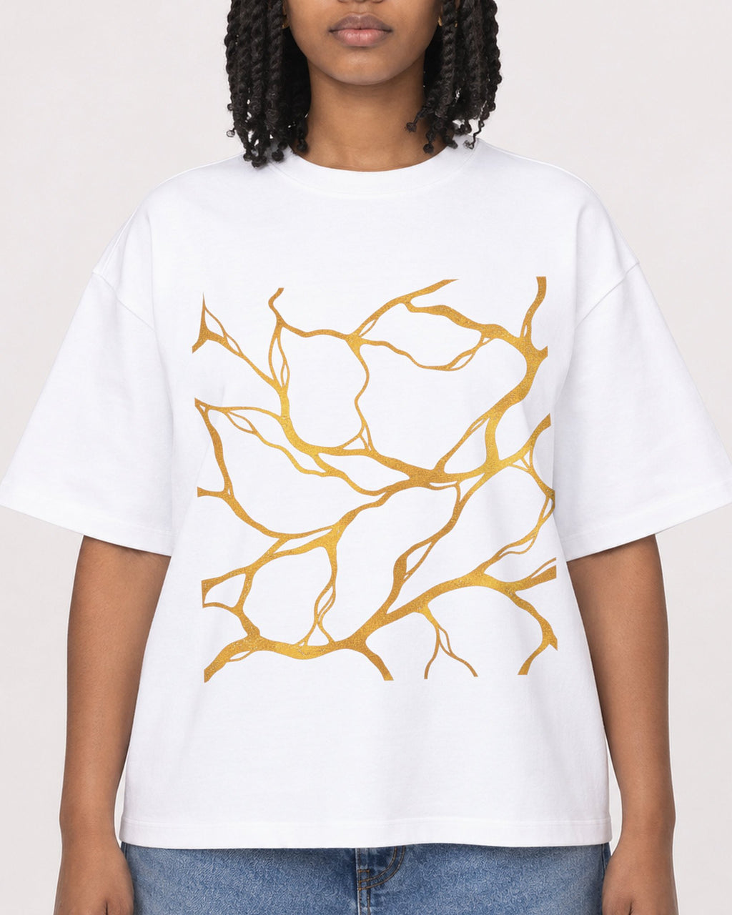 Mockup Boxy Heavyweight Tee White female close-up 15