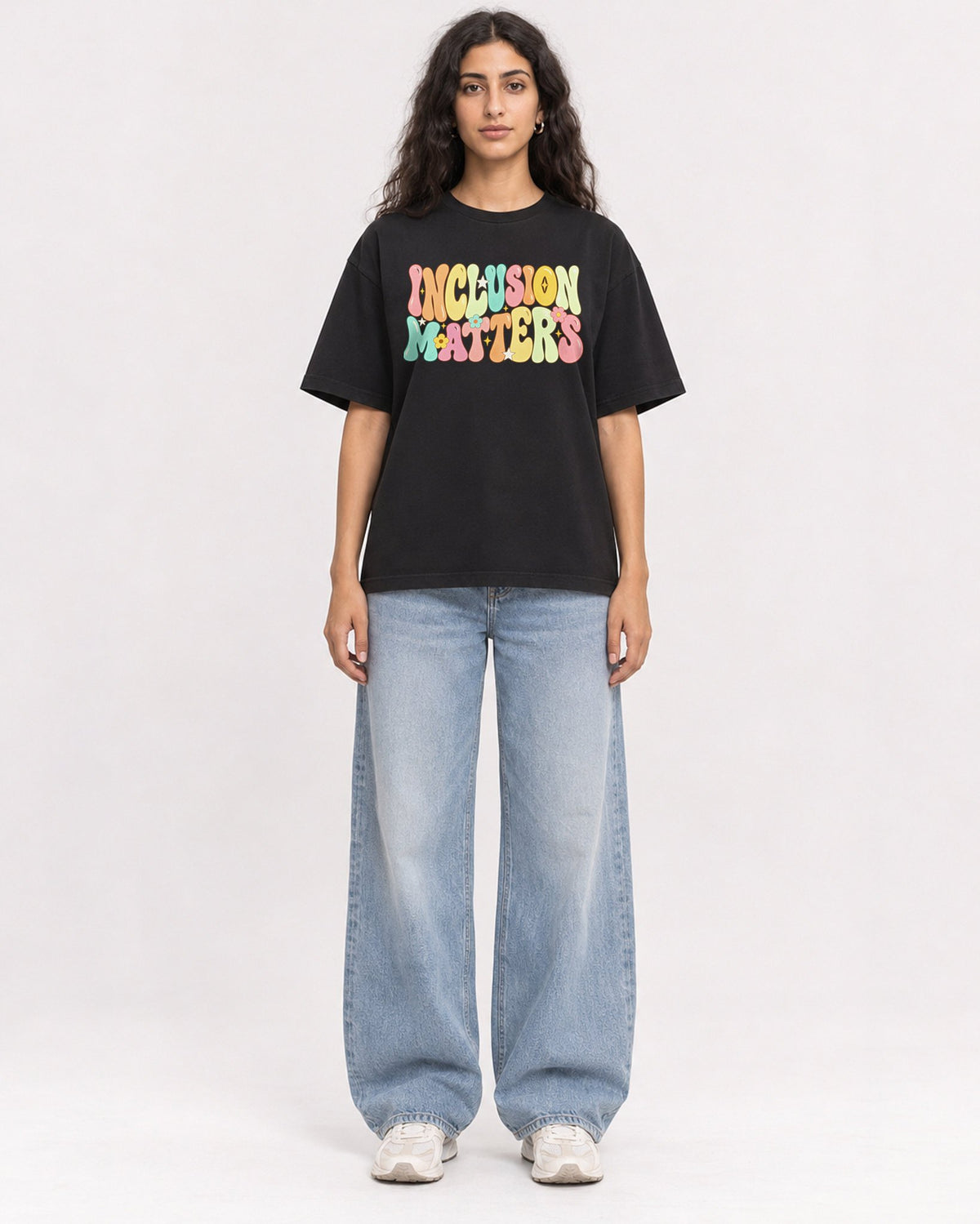 Mockup Boxy Heavyweight Tee Black female full-body 07