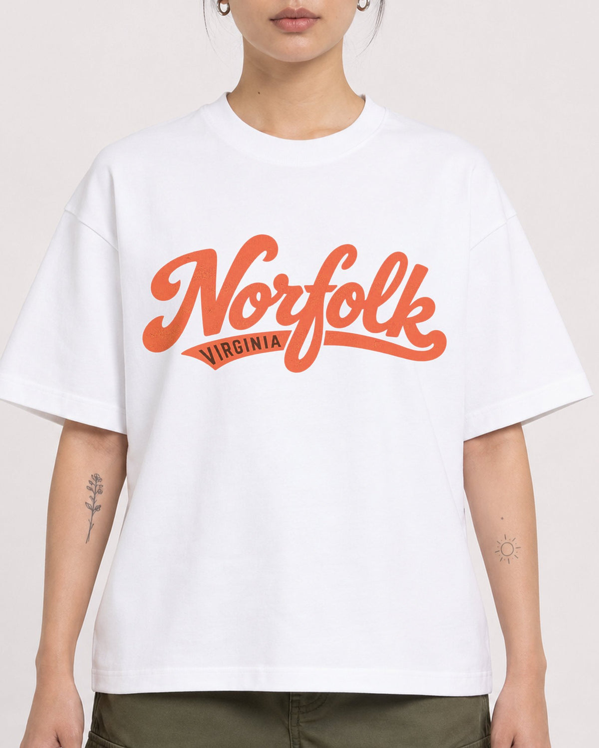 Mockup Boxy Heavyweight Tee White female close-up 12