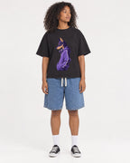 Mockup Boxy Heavyweight Tee Black female full-body 05