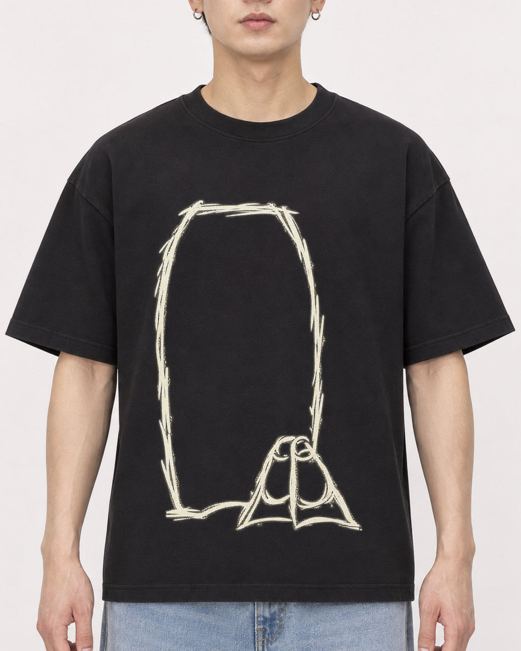Mockup Boxy Heavyweight Tee Black male close-up 01