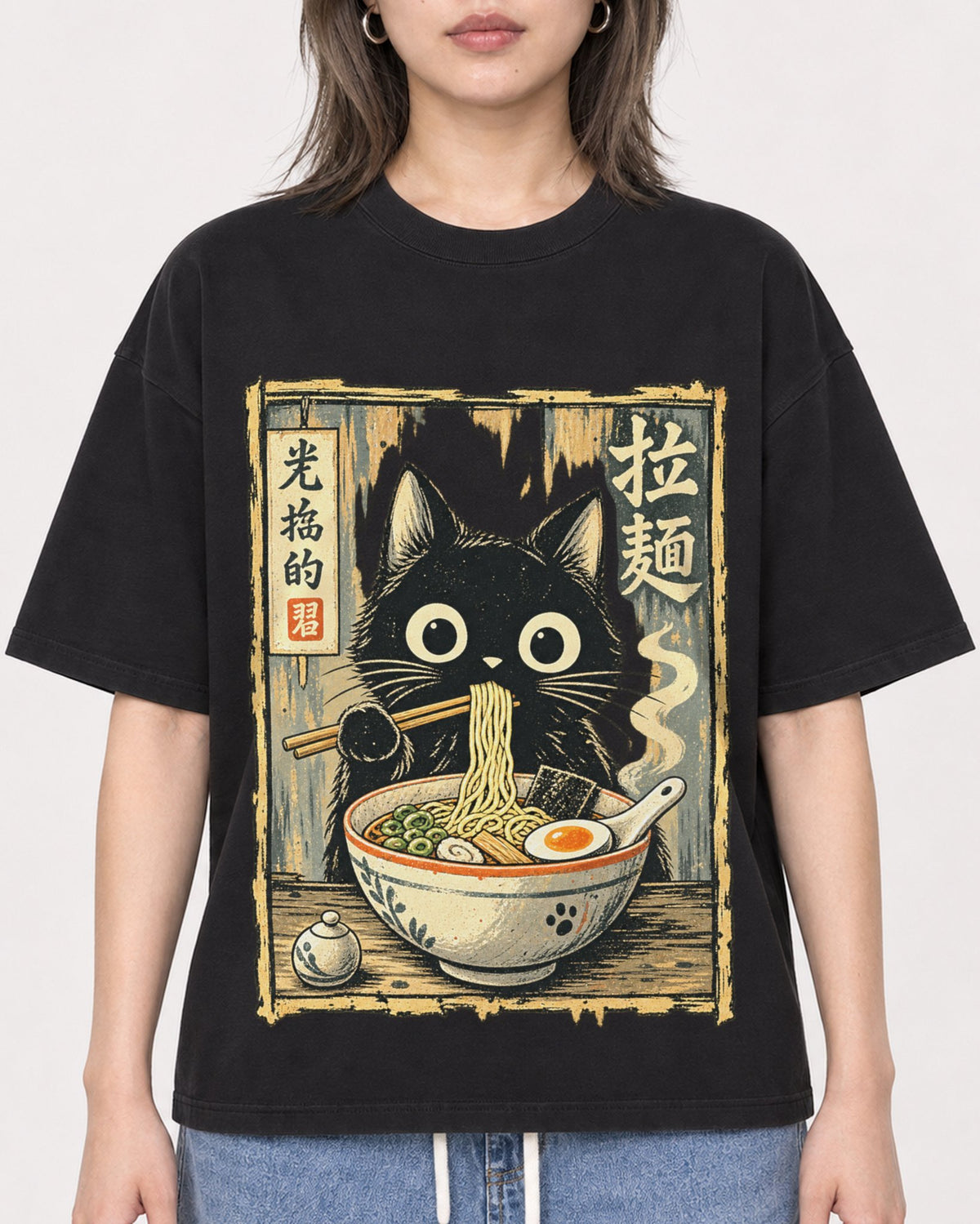 Mockup Boxy Heavyweight Tee Black female close-up 33