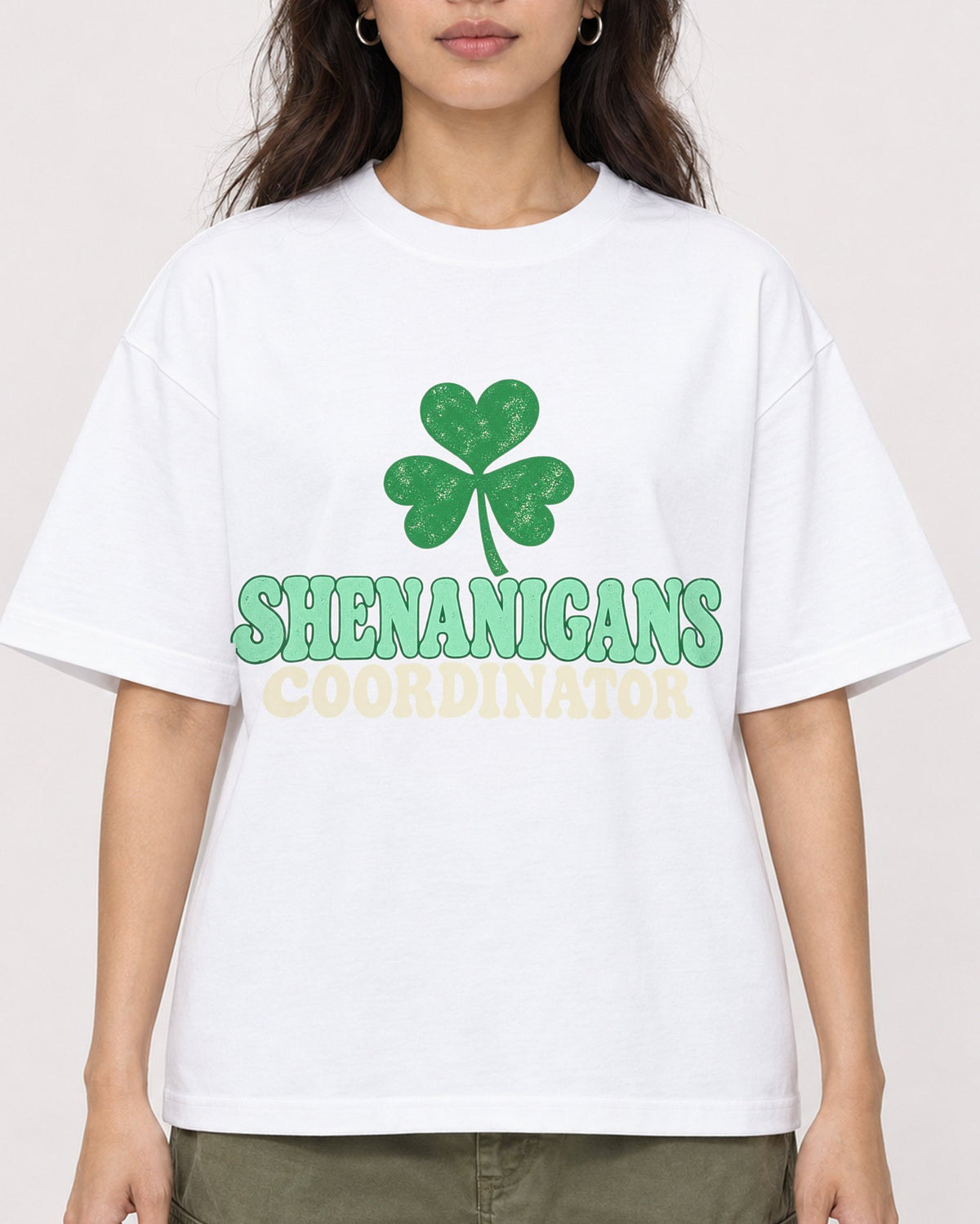 Mockup Boxy Heavyweight Tee White female close-up 02