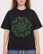 Mockup Boxy Heavyweight Tee Black female close-up 09
