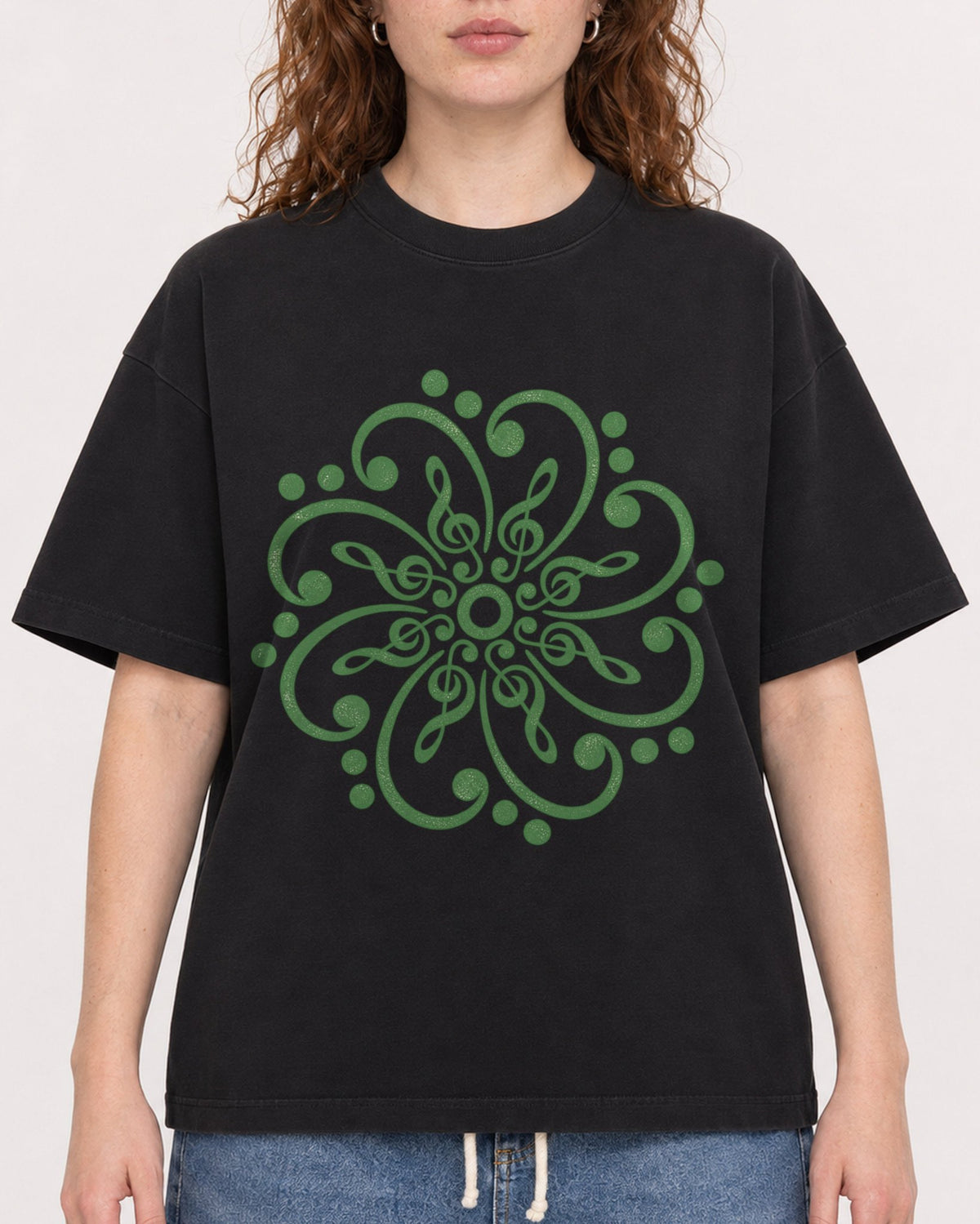 Mockup Boxy Heavyweight Tee Black female close-up 09