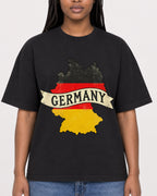 Mockup Boxy Heavyweight Tee Black female close-up 04