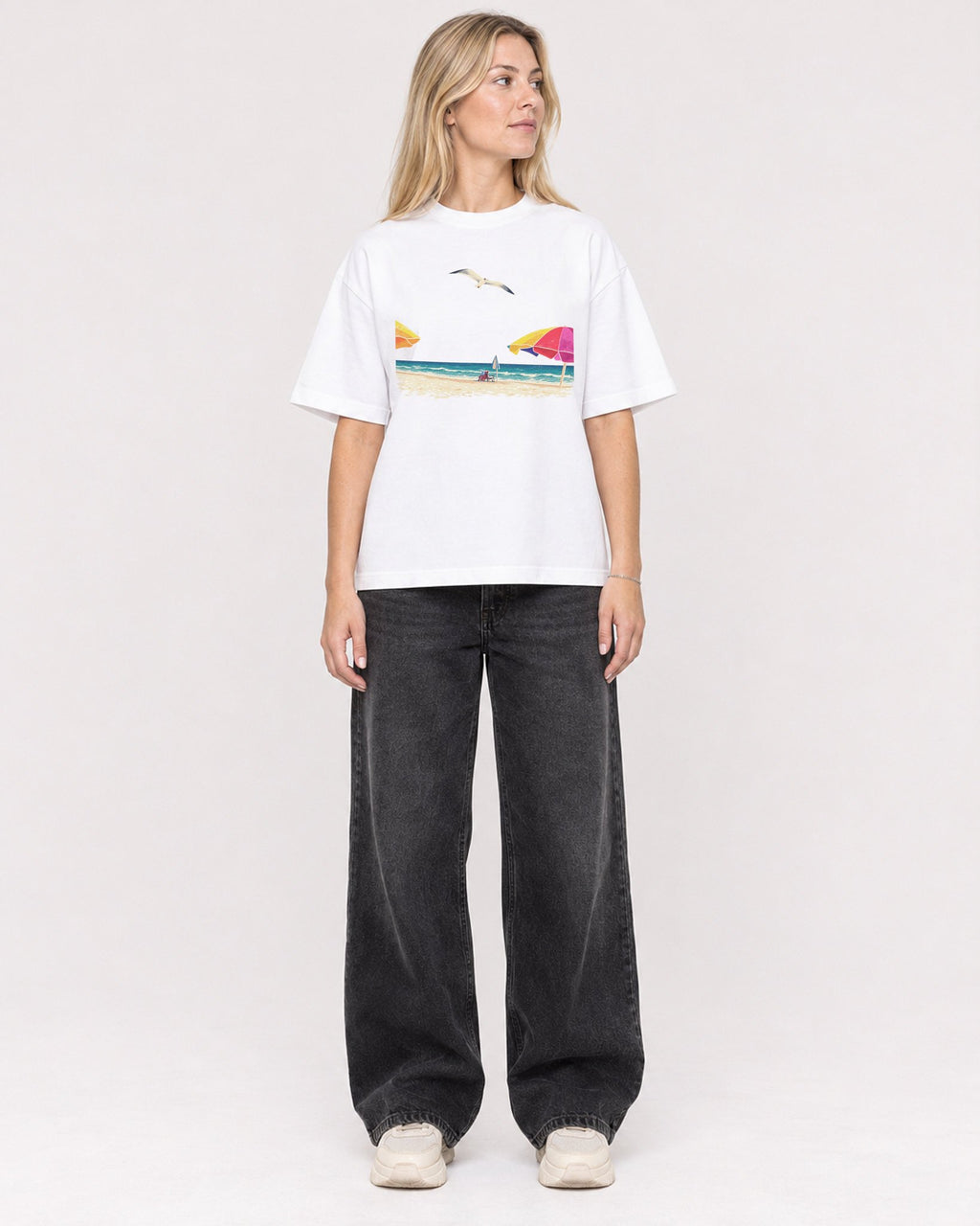 Mockup Boxy Heavyweight Tee White female full-body 08