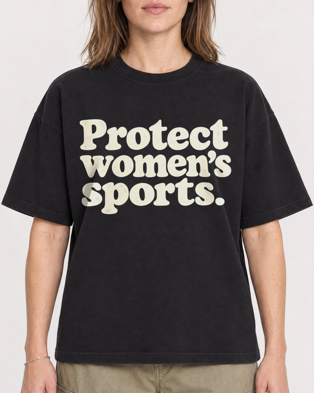 Mockup Boxy Heavyweight Tee Black female close-up 38