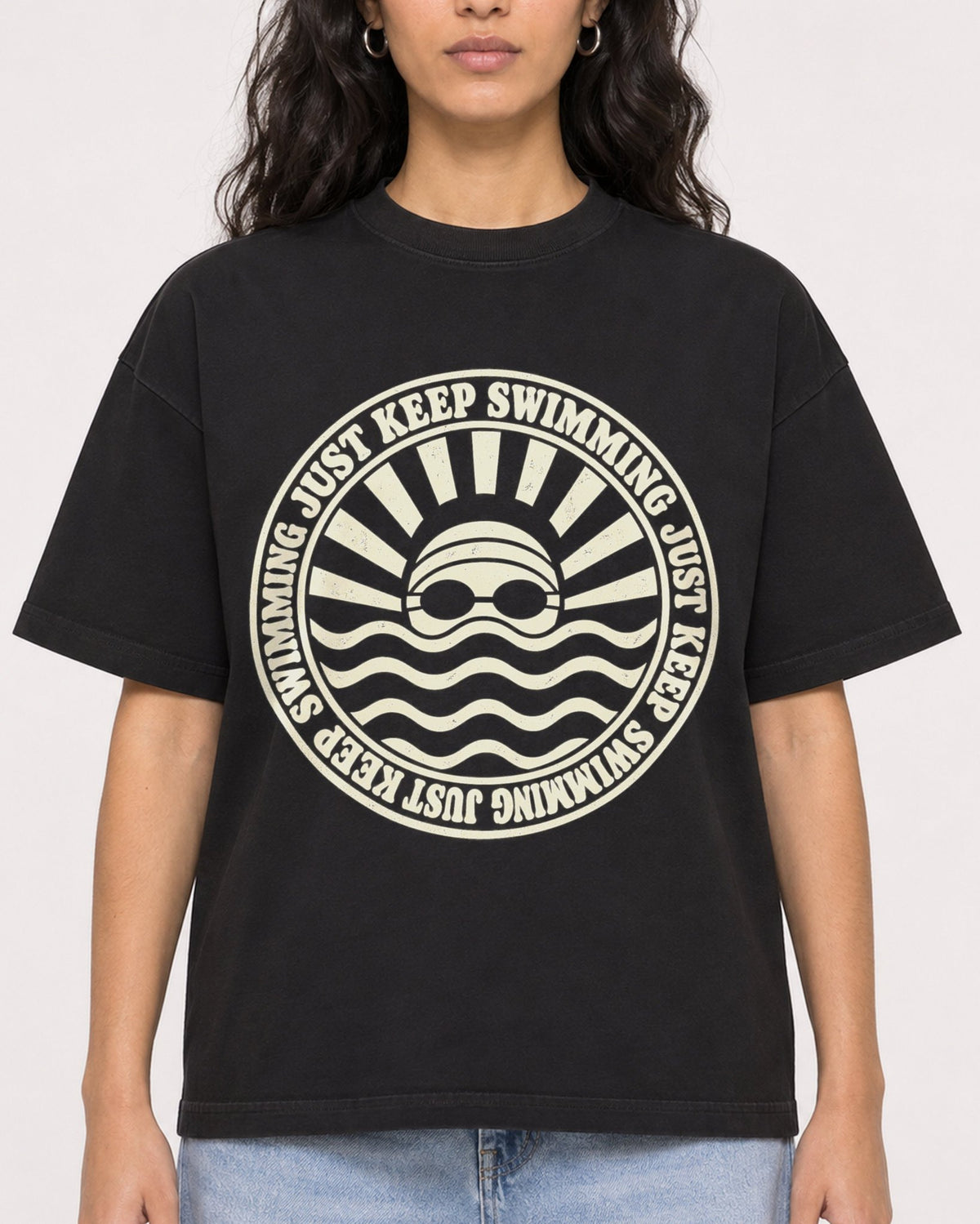 Mockup Boxy Heavyweight Tee Black female close-up 07