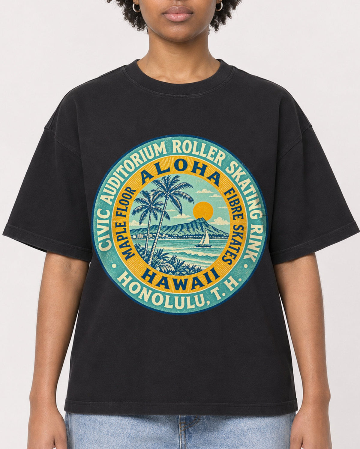 Mockup Boxy Heavyweight Tee Black female close-up 35