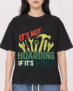 Mockup Boxy Heavyweight Tee Black female close-up 13