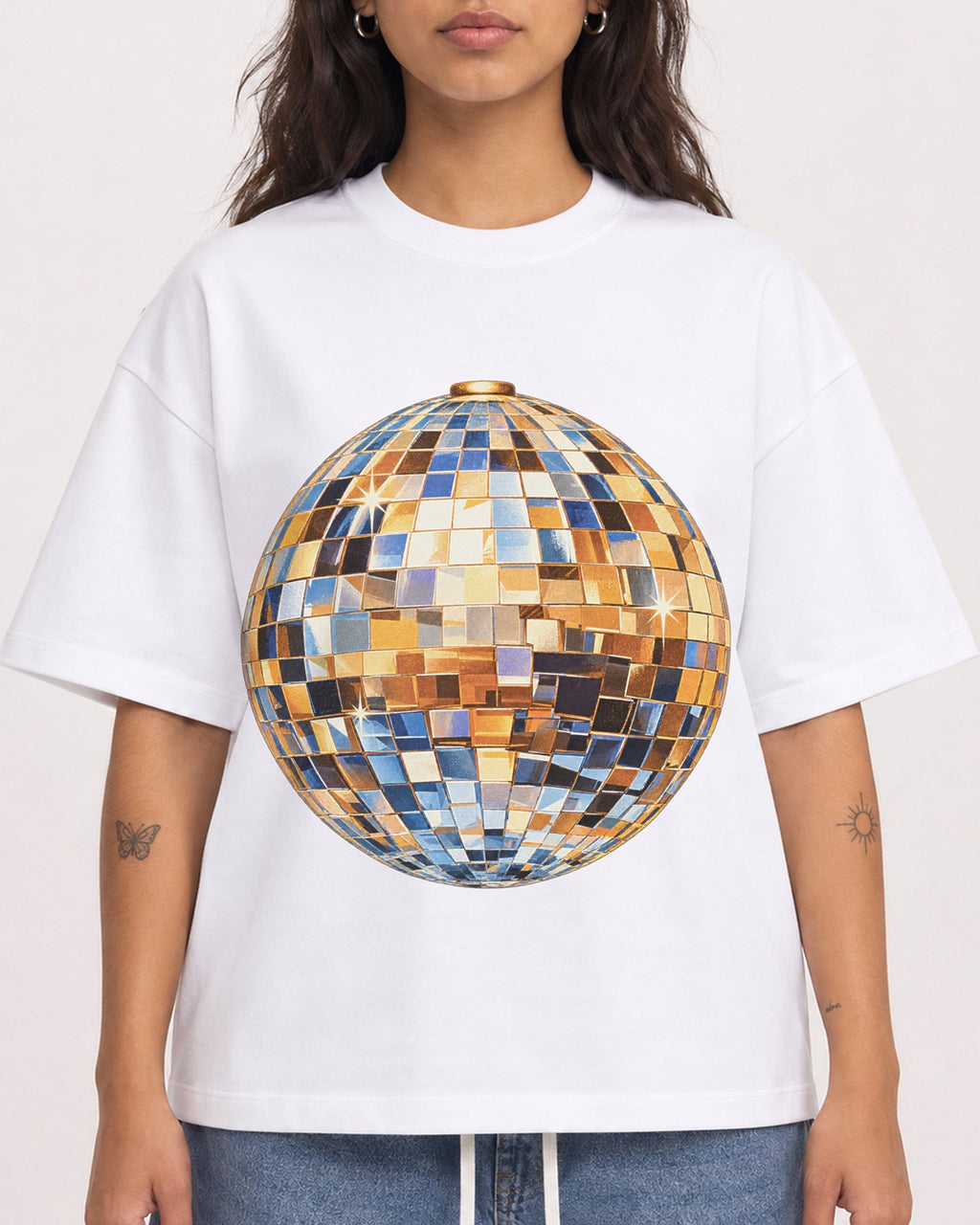 Mockup Boxy Heavyweight Tee White female close-up 06