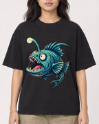 Mockup Boxy Heavyweight Tee Black female close-up 02