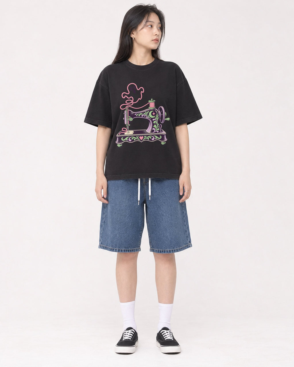 Mockup Boxy Heavyweight Tee Black female full-body 01