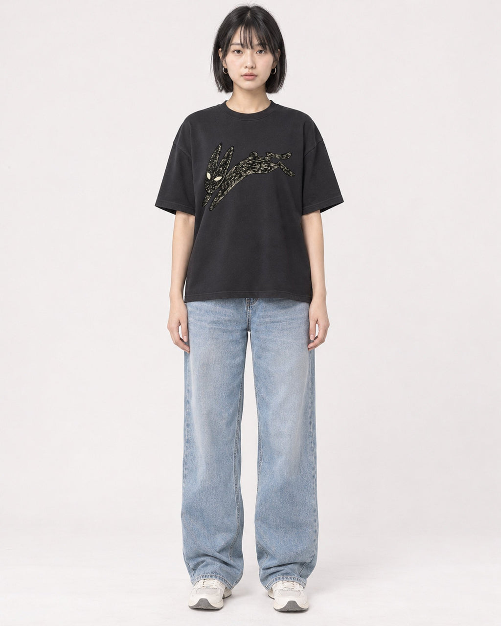 Mockup Boxy Heavyweight Tee Black female full-body 11