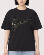 Mockup Boxy Heavyweight Tee Black female close-up 11