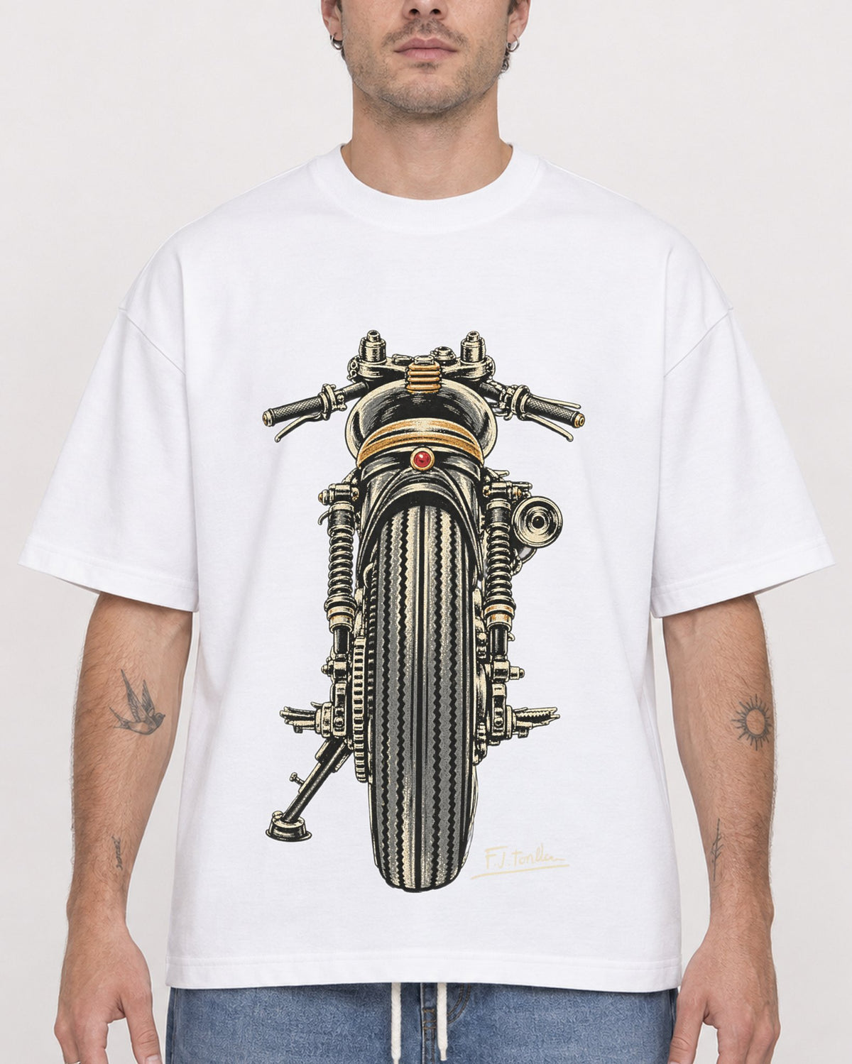 Mockup Boxy Heavyweight Tee White male close-up 48