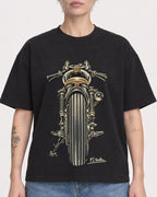 Mockup Boxy Heavyweight Tee Black female close-up 48