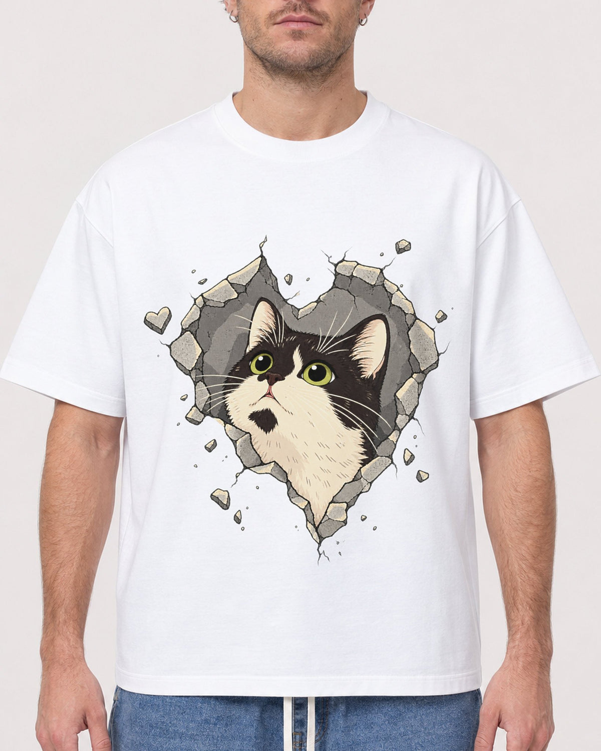 Mockup Boxy Heavyweight Tee White male close-up 08