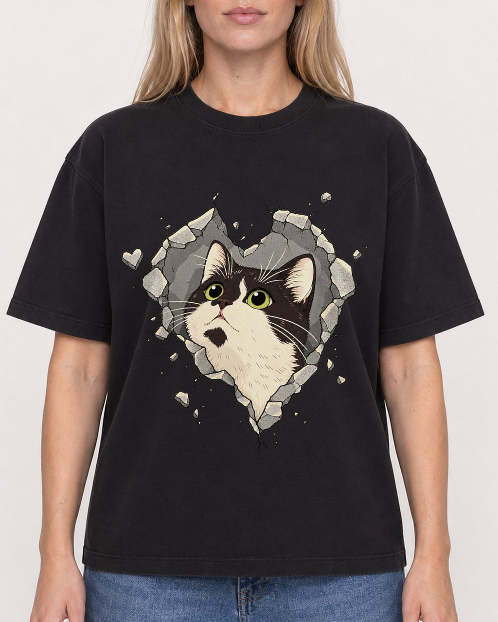 Mockup Boxy Heavyweight Tee Black female close-up 08