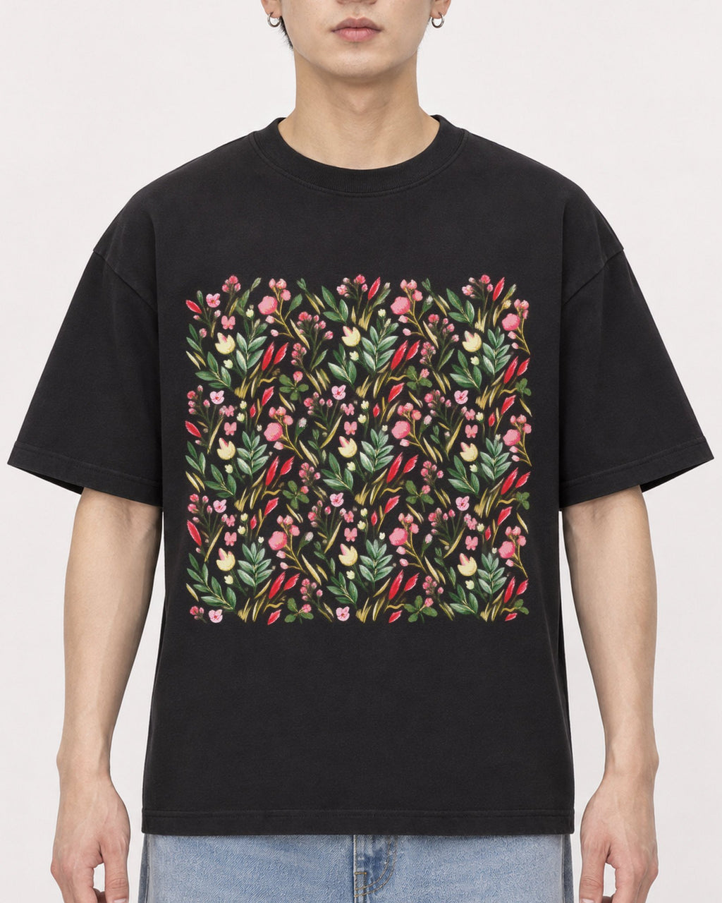 Mockup Boxy Heavyweight Tee Black male close-up 01