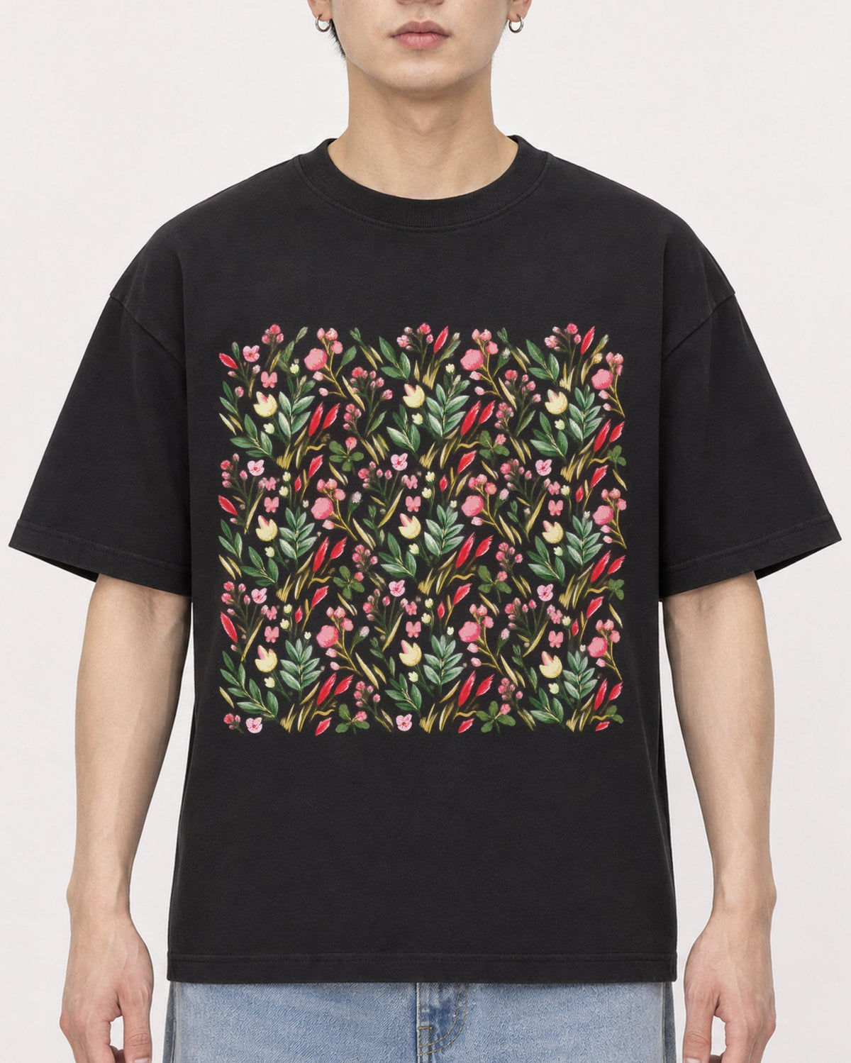 Mockup Boxy Heavyweight Tee Black male close-up 01