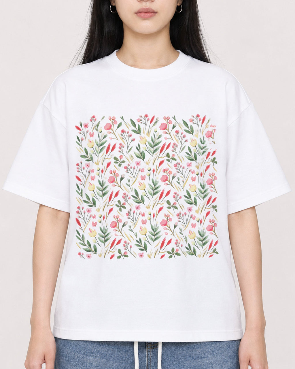 Mockup Boxy Heavyweight Tee White female close-up 01