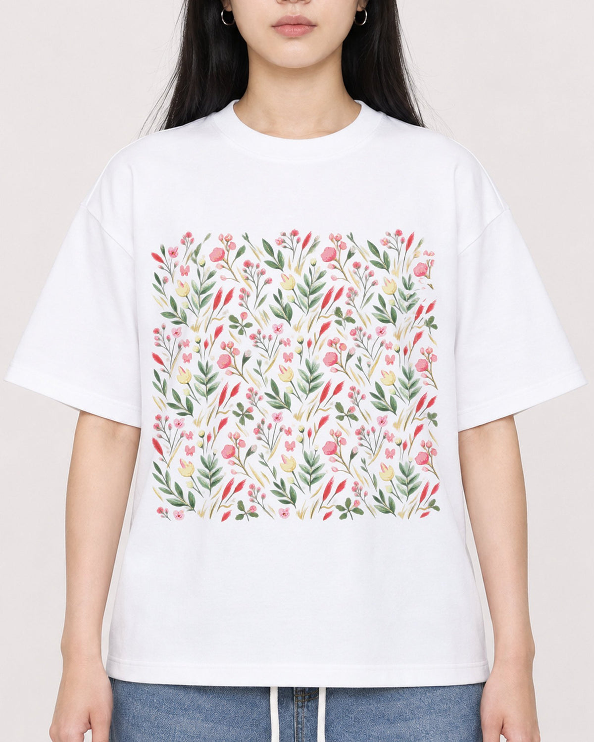 Mockup Boxy Heavyweight Tee White female close-up 01