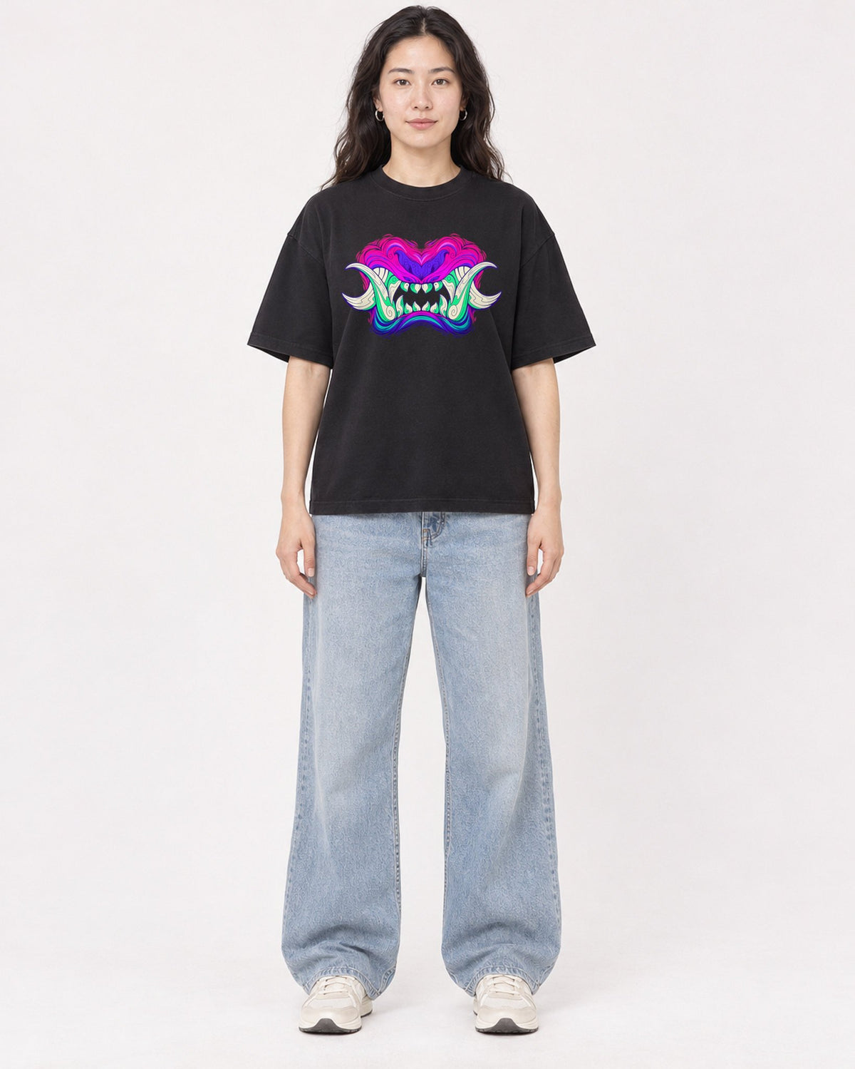 Mockup Boxy Heavyweight Tee Black female full-body 03