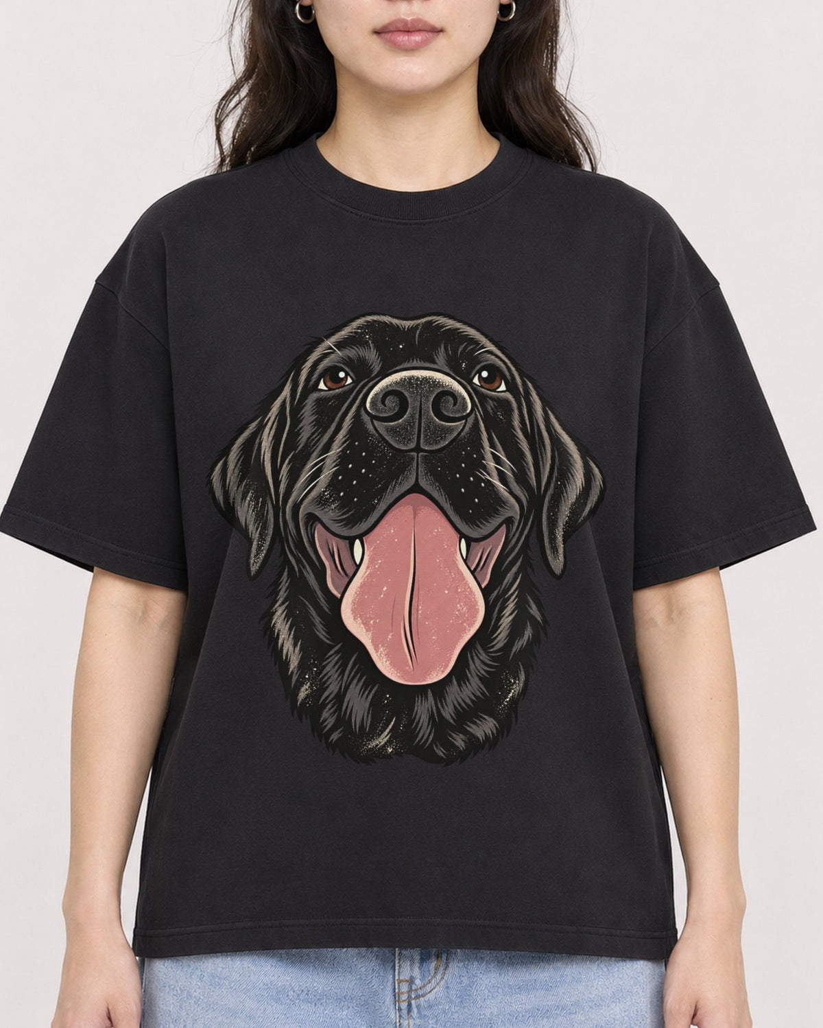 Mockup Boxy Heavyweight Tee Black female close-up 03