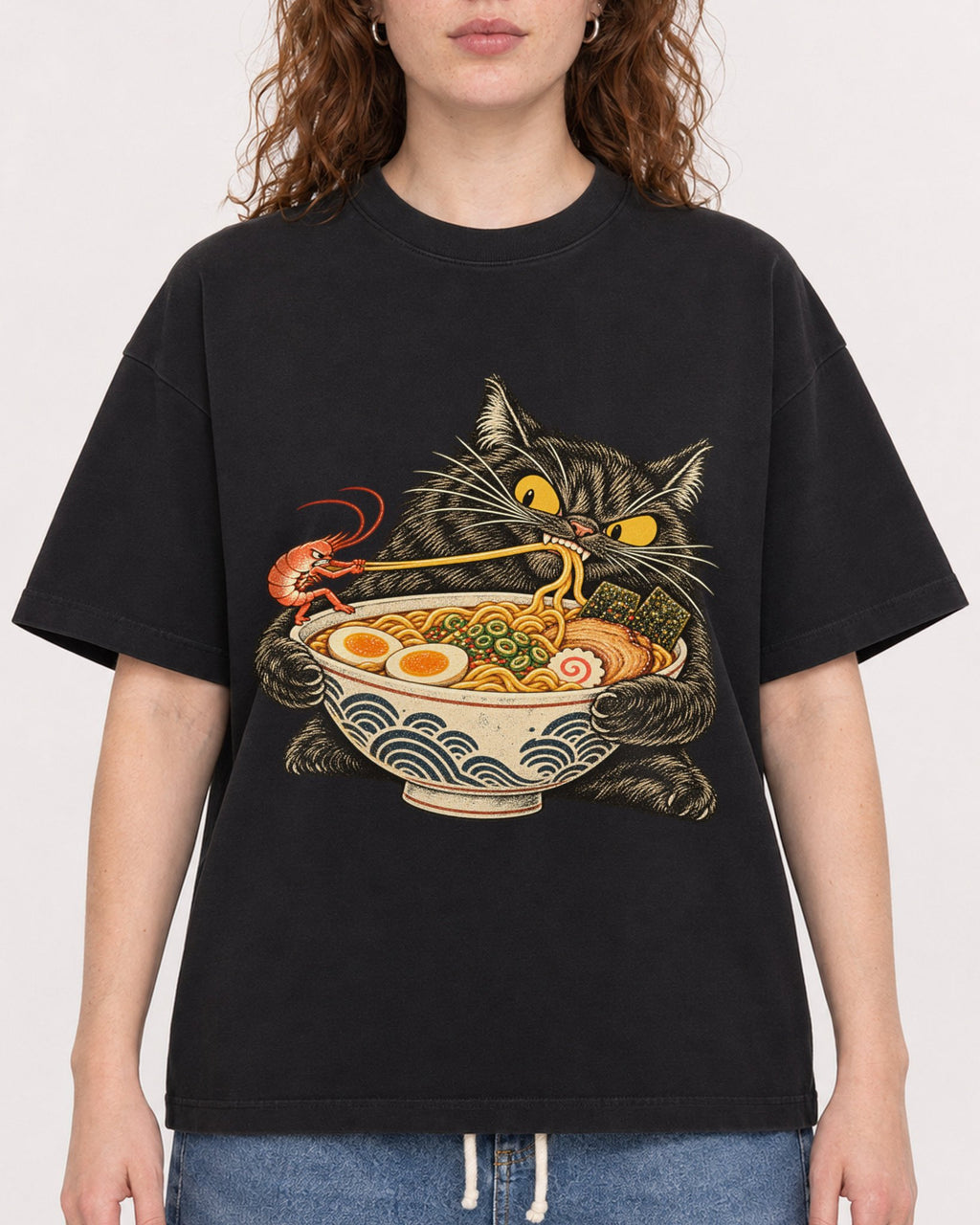 Mockup Boxy Heavyweight Tee Black female close-up 09