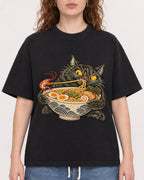 Mockup Boxy Heavyweight Tee Black female close-up 09