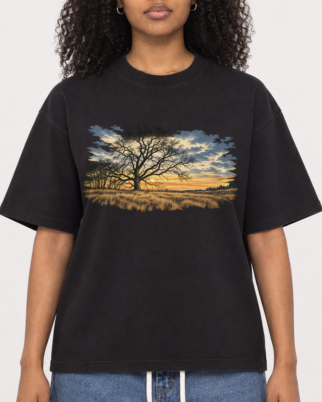 Mockup Boxy Heavyweight Tee Black female close-up 05
