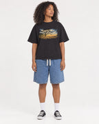 Mockup Boxy Heavyweight Tee Black female full-body 05