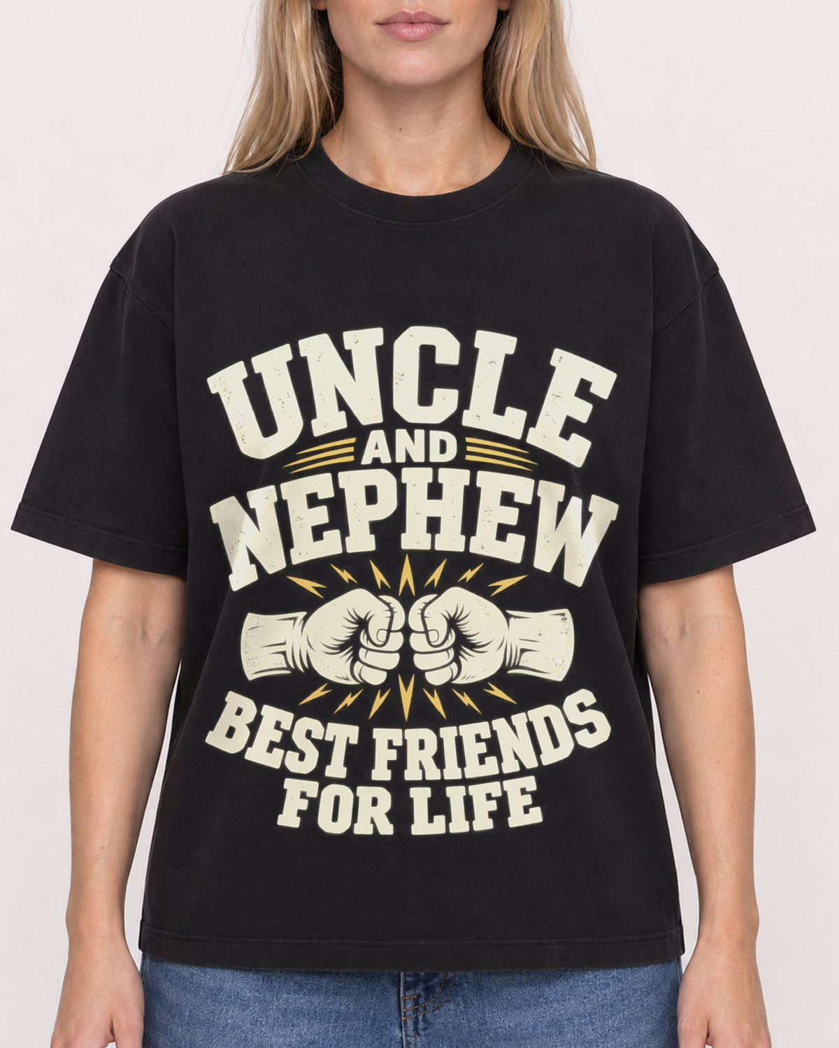 Mockup Boxy Heavyweight Tee Black female close-up 08