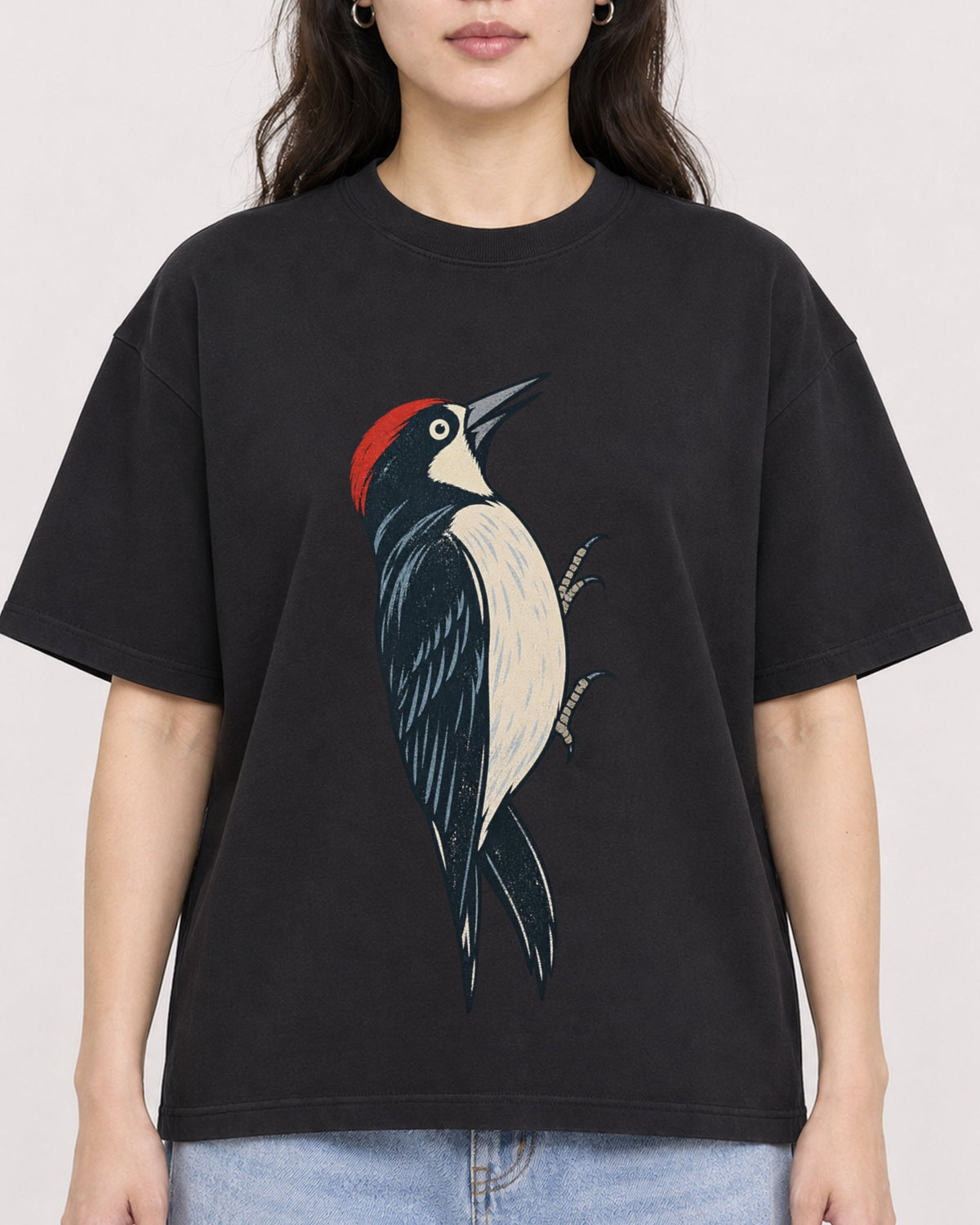 Mockup Boxy Heavyweight Tee Black female close-up 03